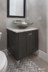 Windermere, Wide Shaker Transitional Powder Bath 01